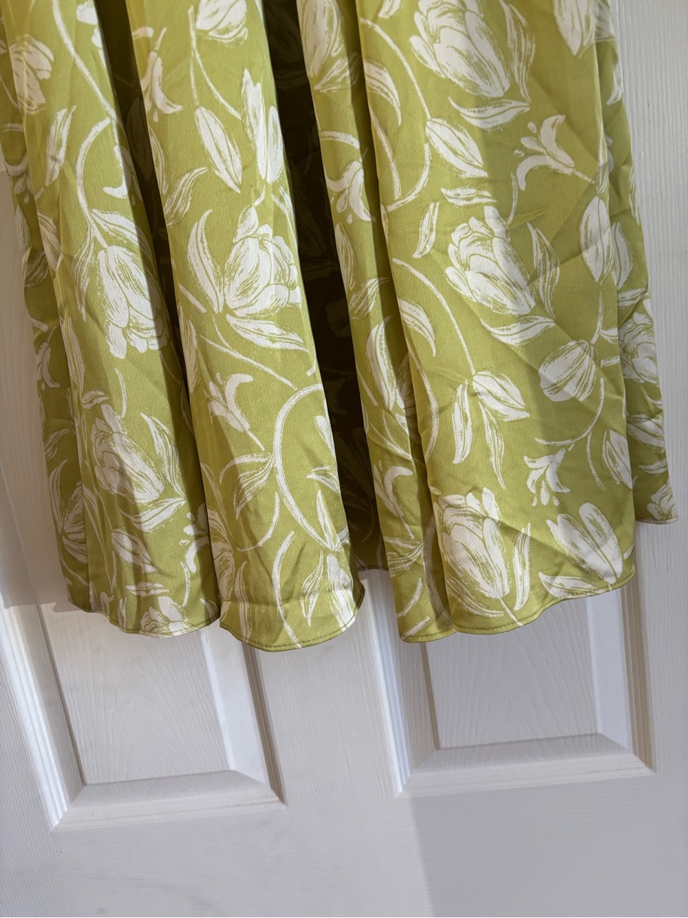 Moon River Olive Green Floral Puff Sleeve Midi Dress - Picture 6 of 9